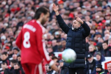 世界杯客户端升级说明-遭残阵热刺绝平！利物浦连场给保级队送分 球迷狂嘘+王牌怒斥队友