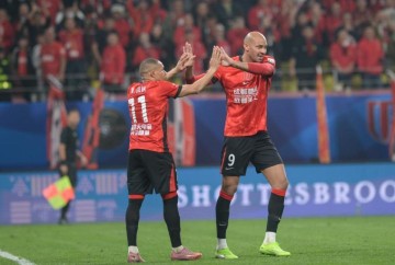 世界杯手机直播软件下载-蓉城两连胜领跑中超！泰山河南“清零”，5队不胜，津门虎垫底